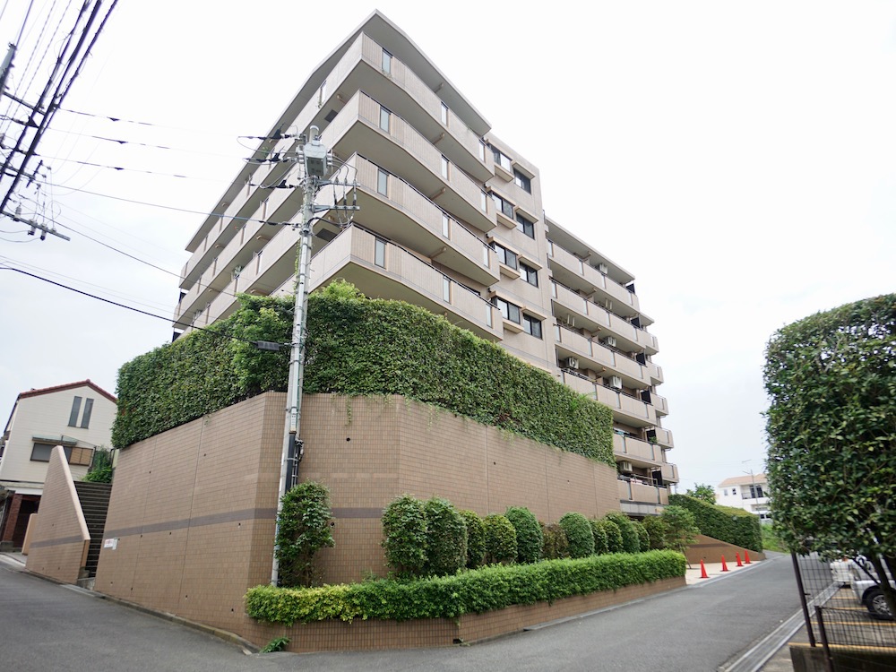 広大な緑地が庭になる家