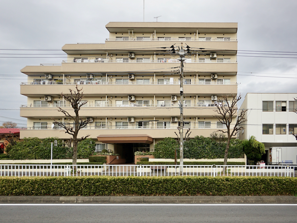 土橋を見下ろす最上階ガーデン