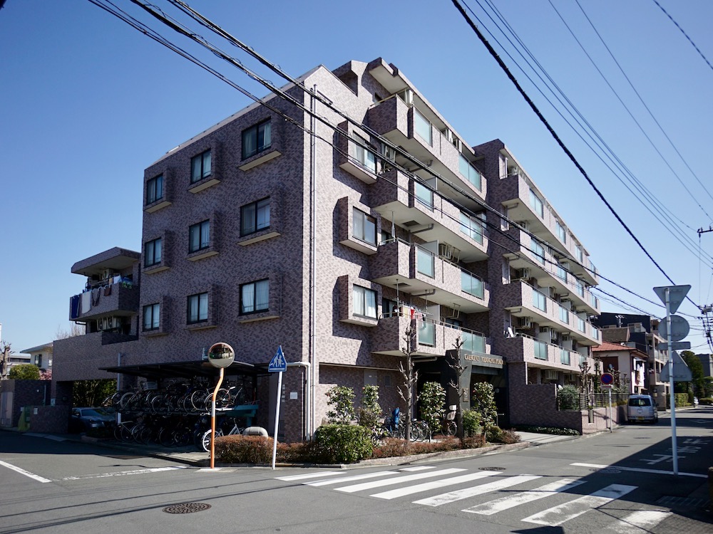 大きな緑地と暮らす小さな部屋