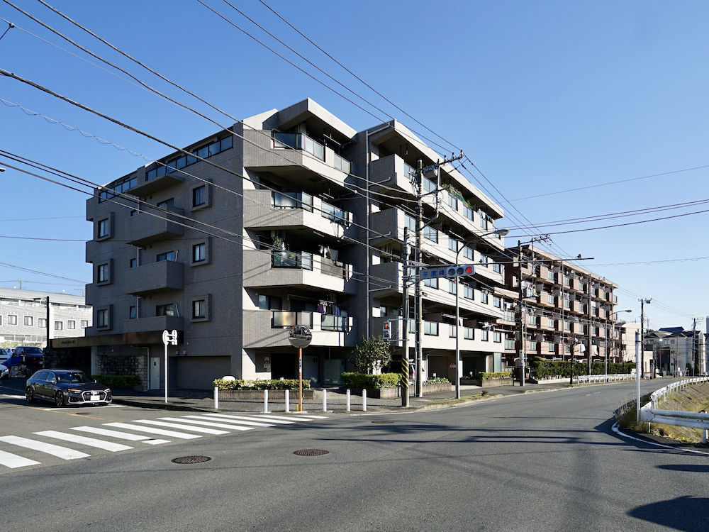 広々バルコニーでくつろぐ、たまプラの部屋