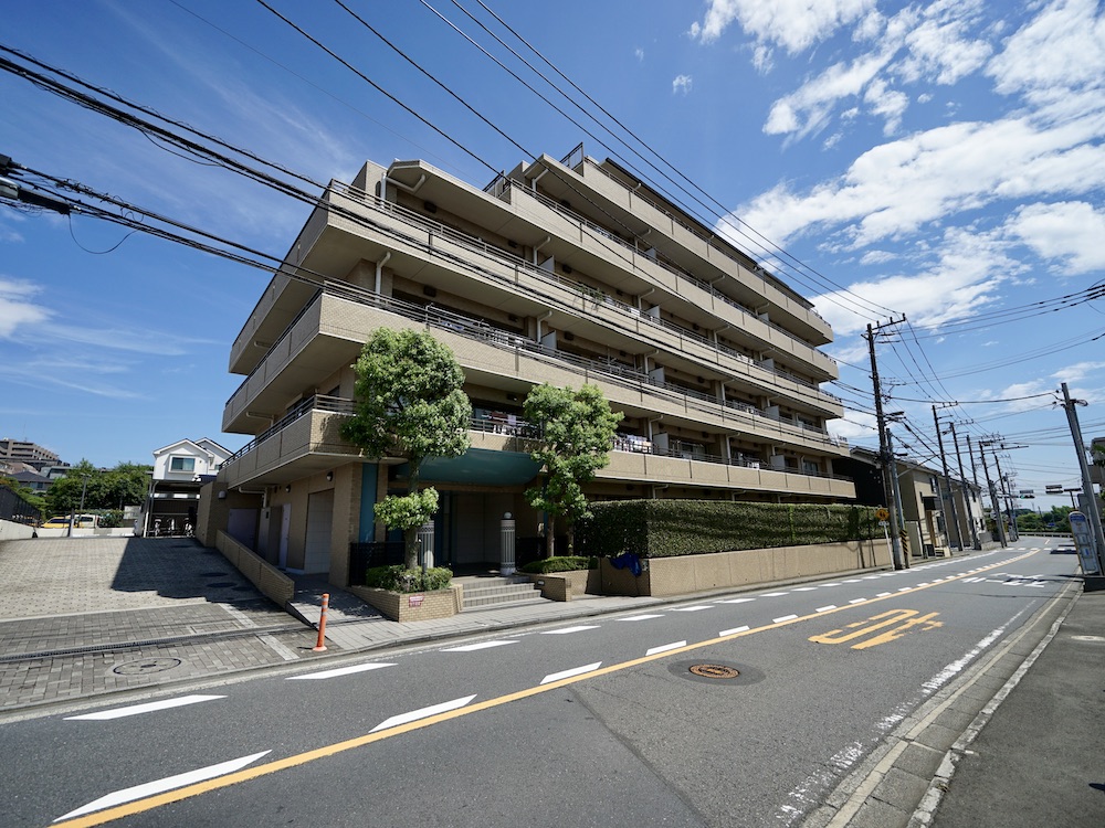 大バルコニーに囲まれた、田園の角部屋