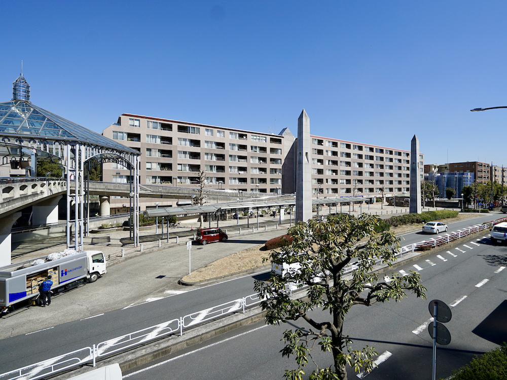 街と緑を満喫する、駅1分の家