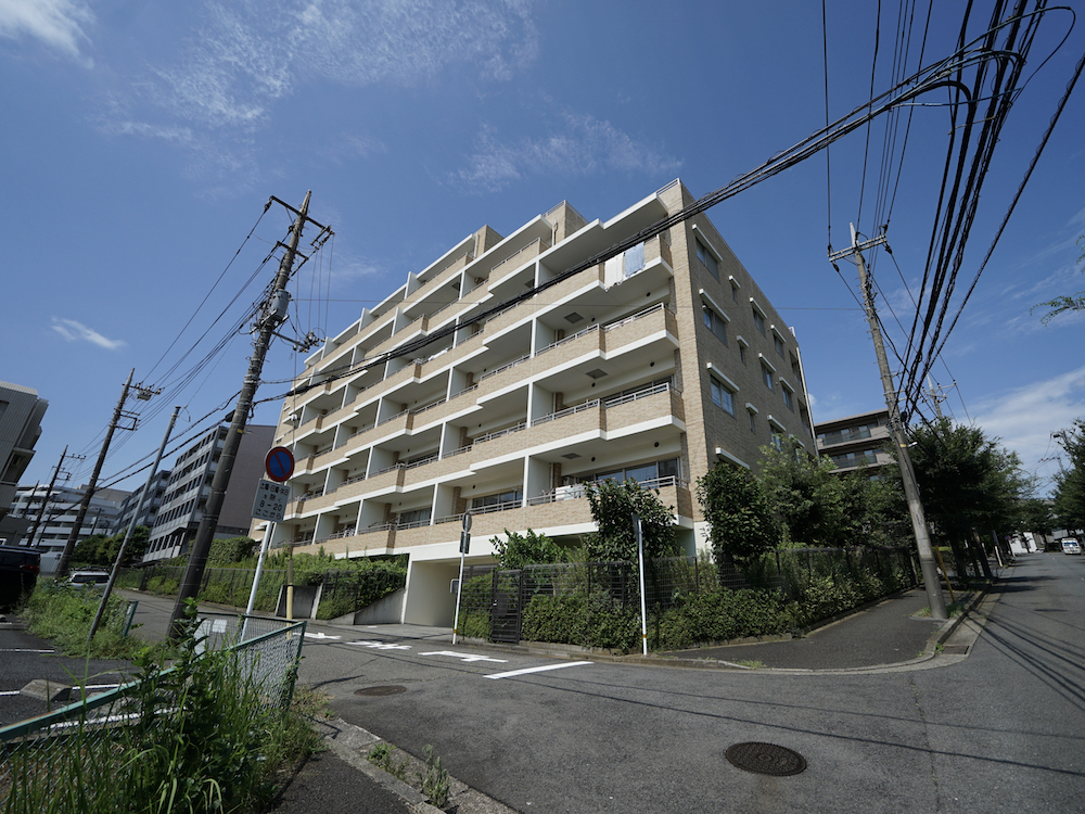 99㎡のバルコニーに囲まれる家