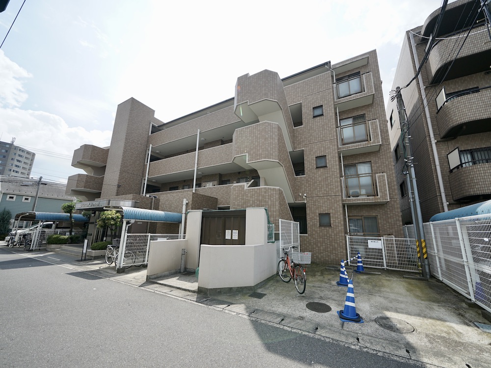 大ルーバルのある、最上階東南角部屋